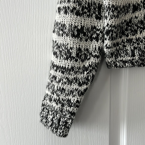 💕🎉 HOST PICK 🎉💕 Great oversize Current Elliot sweater. - Picture 4 of 8